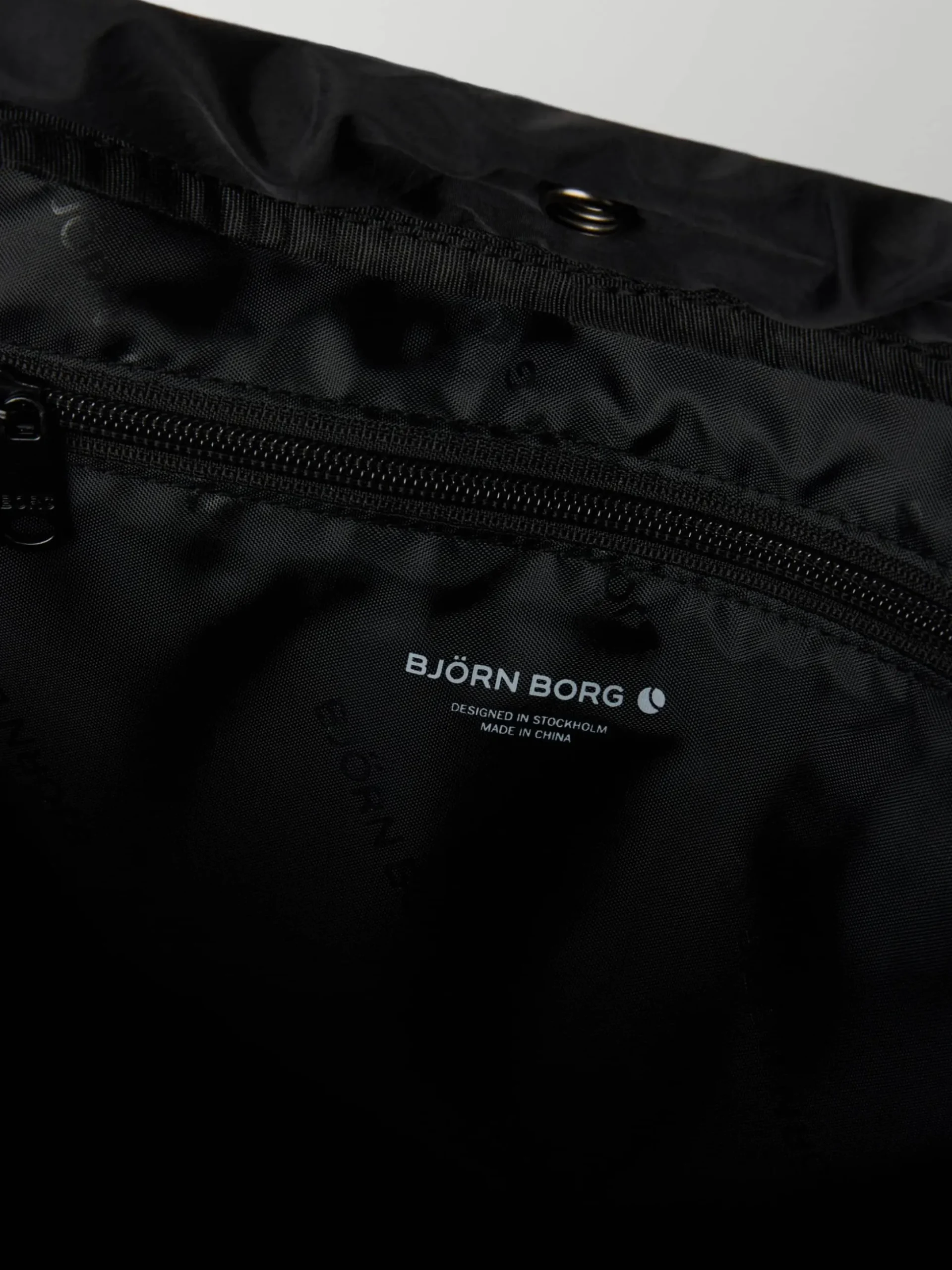 Studio Active Tote 23L