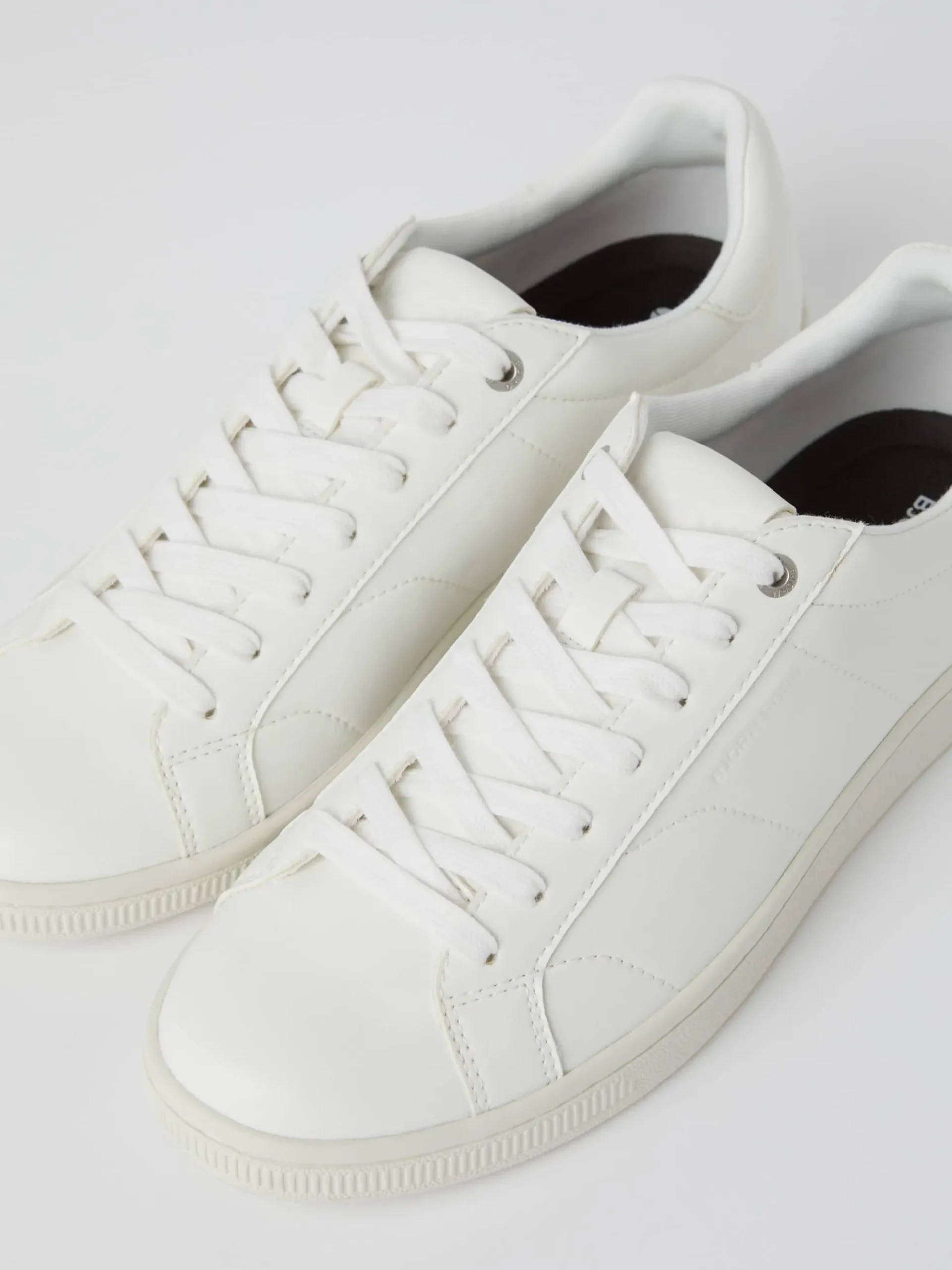Unisex Deuce Sneakers